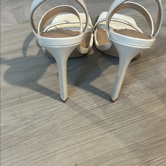 Steve Madden Cream Heels Strappy Sandals
Good condition - Picture 2 of 7